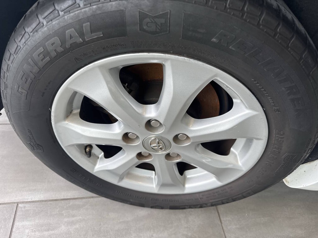 2011 Toyota Camry Image 13