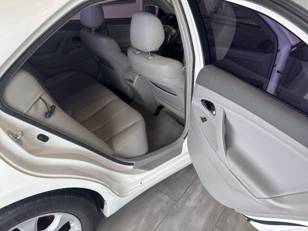 2011 Toyota Camry Image 17