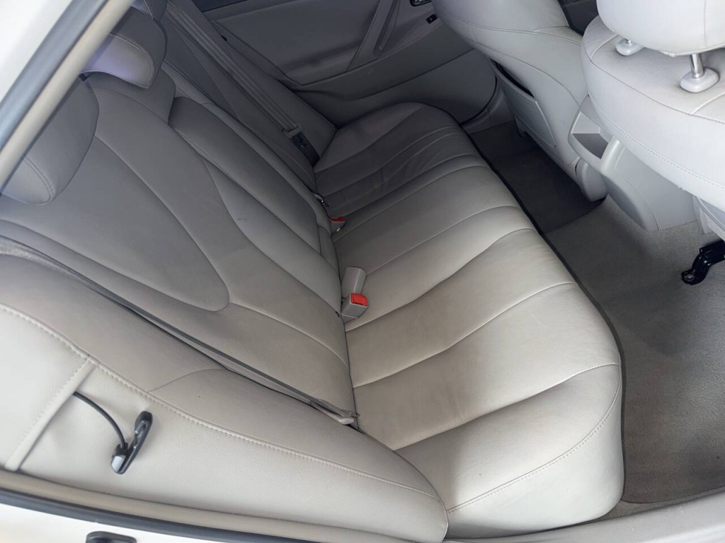 2011 Toyota Camry Image 18