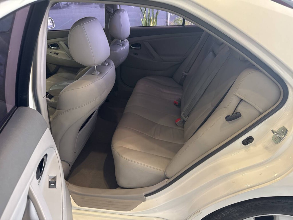 2011 Toyota Camry Image 21