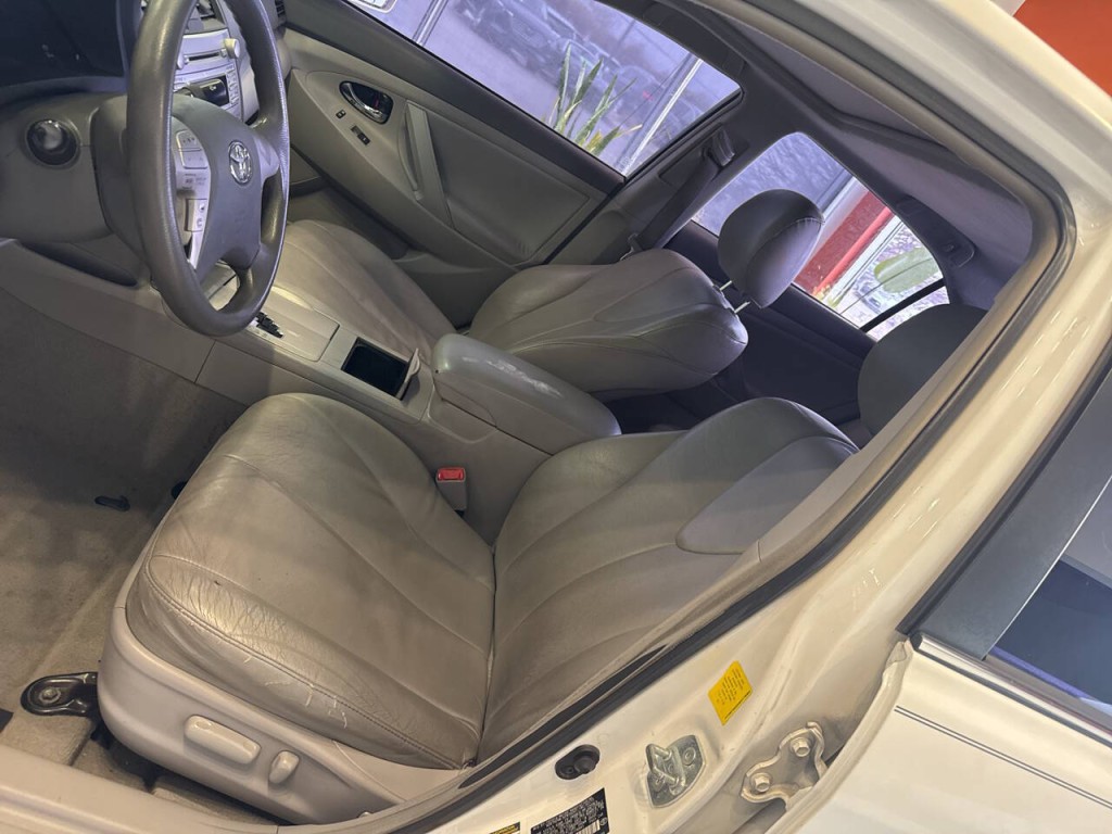 2011 Toyota Camry Image 22