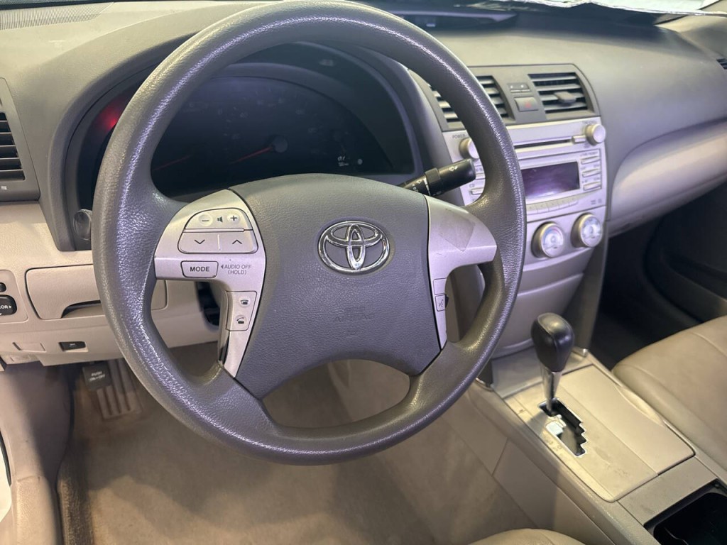 2011 Toyota Camry Image 23