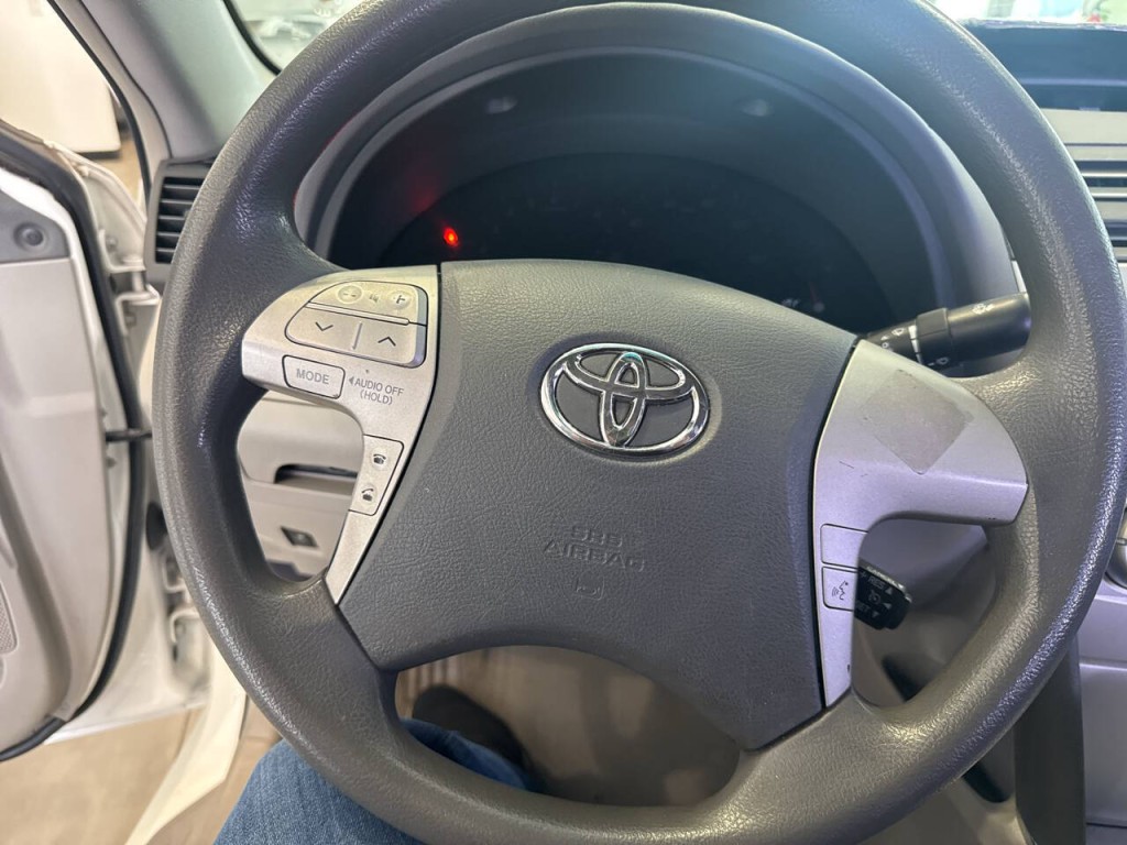 2011 Toyota Camry Image 24
