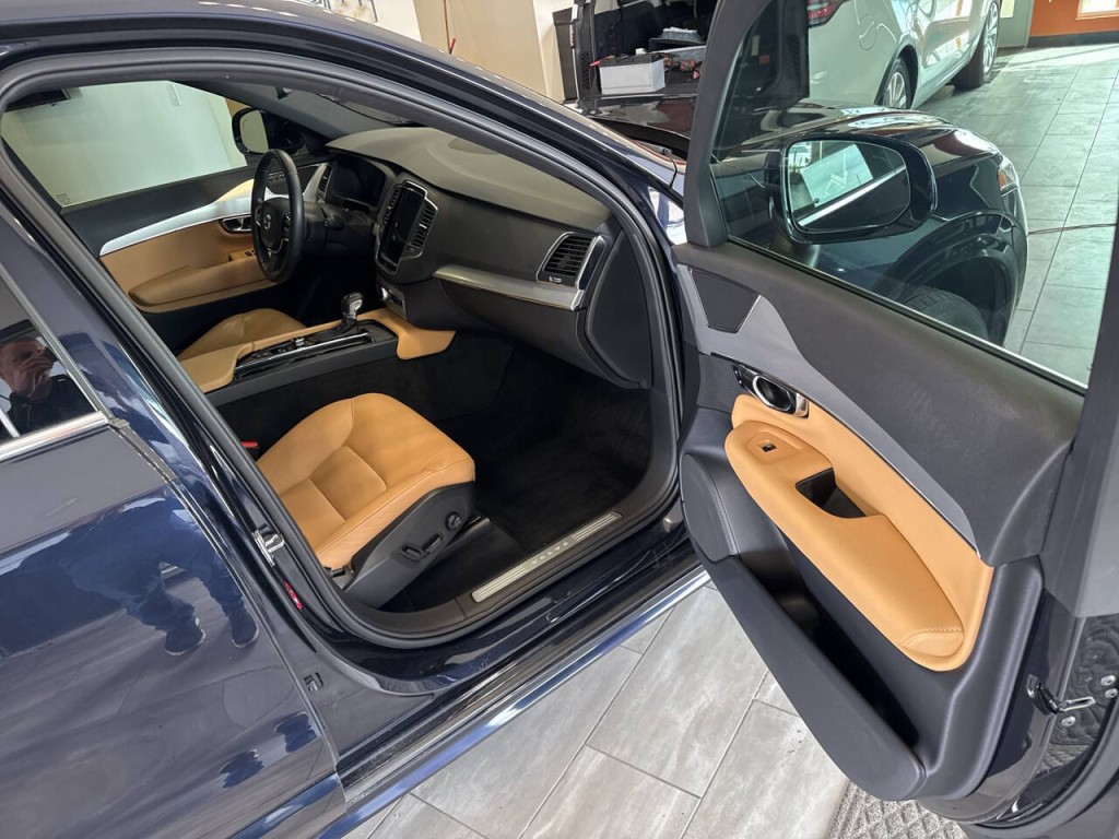 2017 Volvo XC90 Image 16