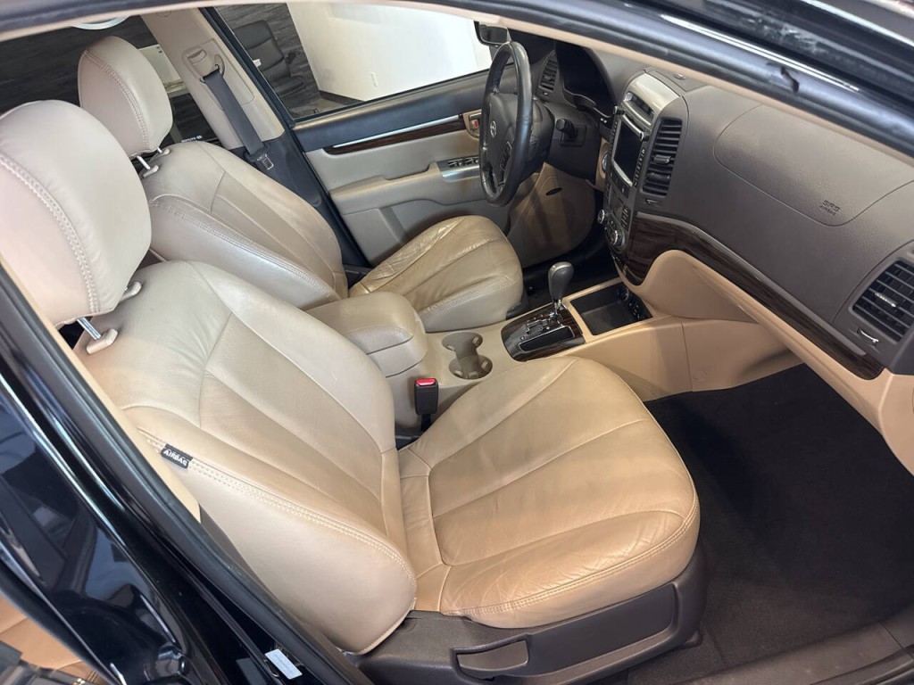 2011 Hyundai Santa Fe Image 22