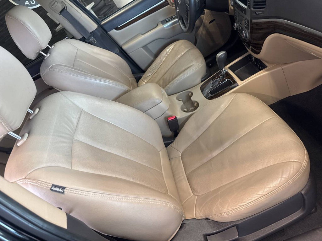 2011 Hyundai Santa Fe Image 23