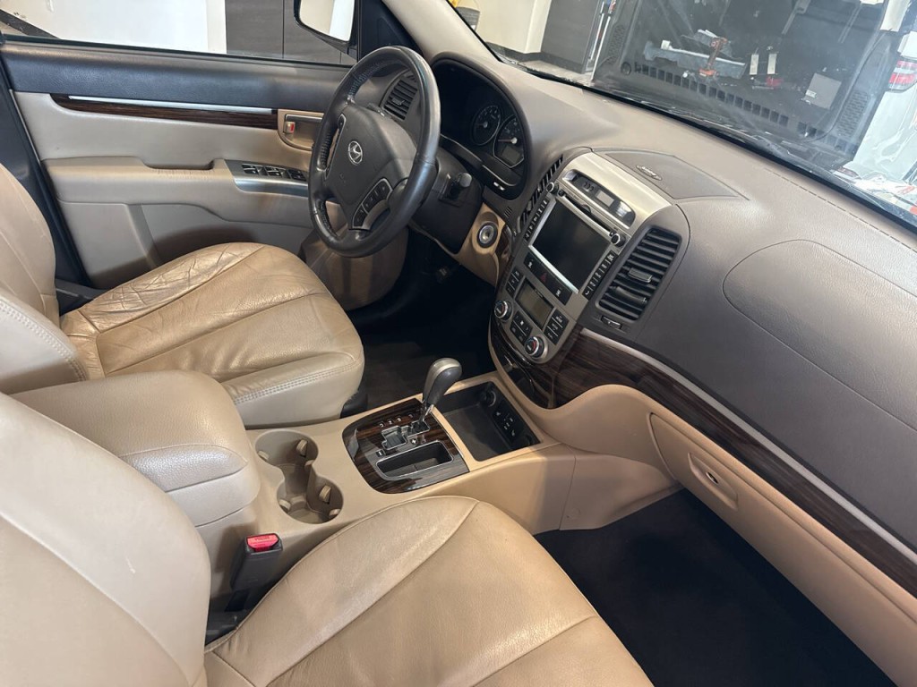 2011 Hyundai Santa Fe Image 24