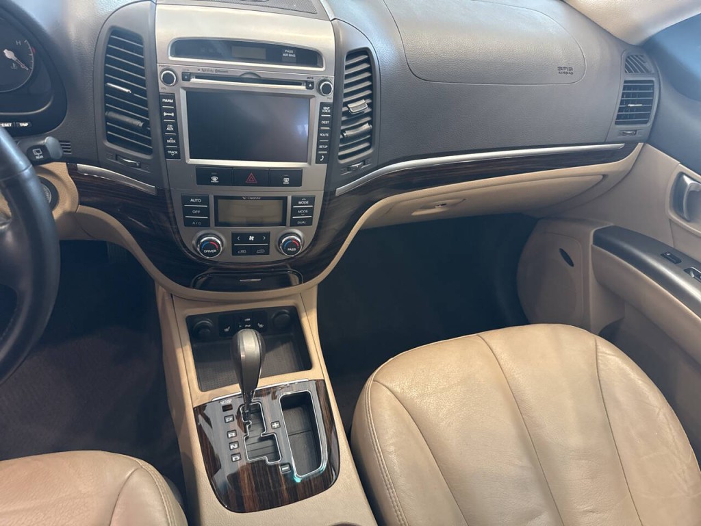 2011 Hyundai Santa Fe Image 32