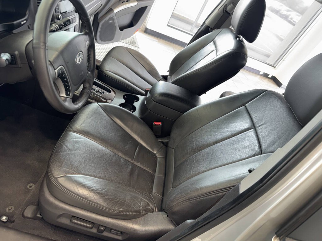 2011 Hyundai Santa Fe Image 28