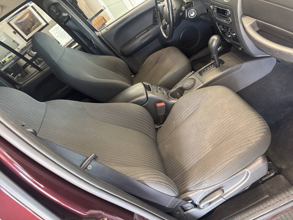 2004 Jeep Liberty Image 14