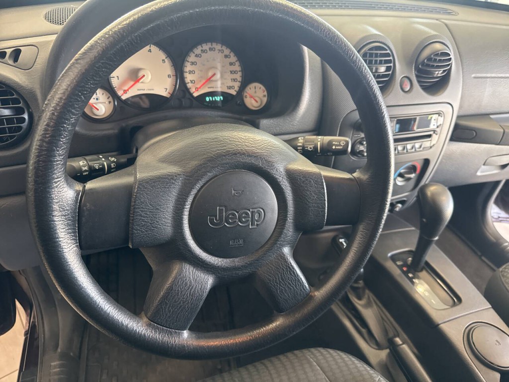 2004 Jeep Liberty Image 19