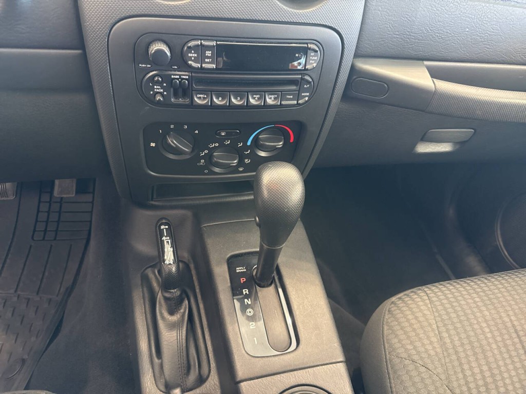 2004 Jeep Liberty Image 23