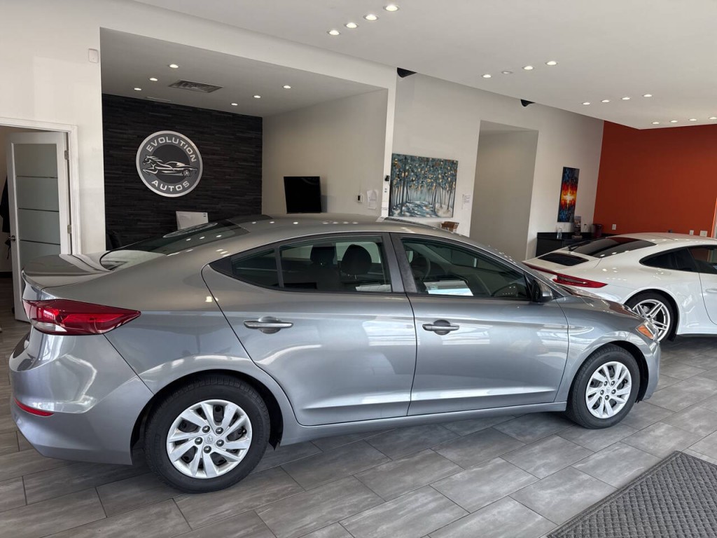 2018 Hyundai Elantra Image 15