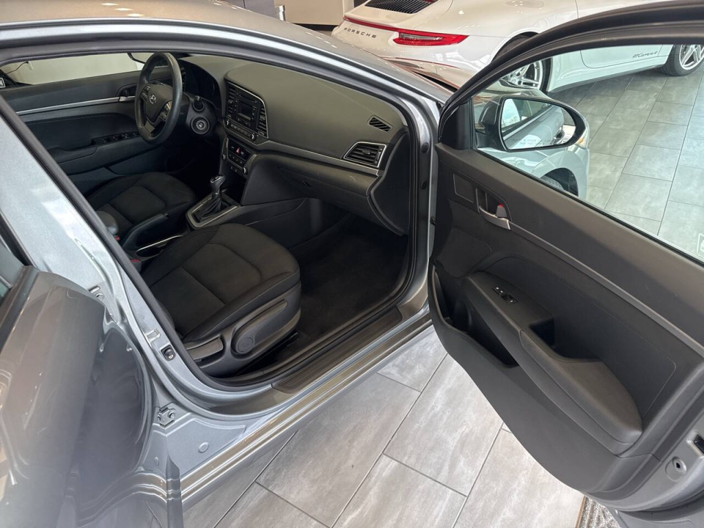 2018 Hyundai Elantra Image 17