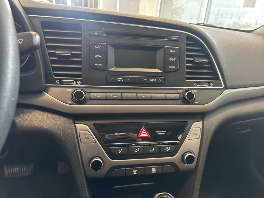 2018 Hyundai Elantra Image 31