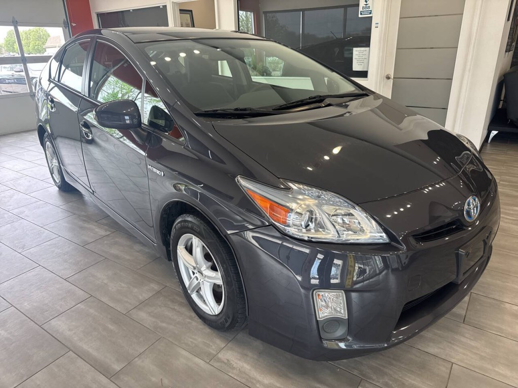 2010 Toyota Prius Image 2