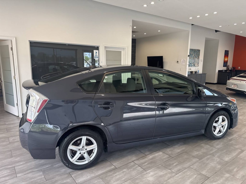 2010 Toyota Prius Image 12