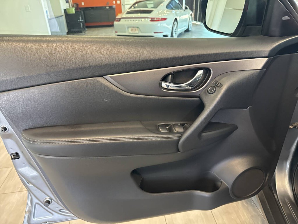 2015 Nissan Rogue Image 14