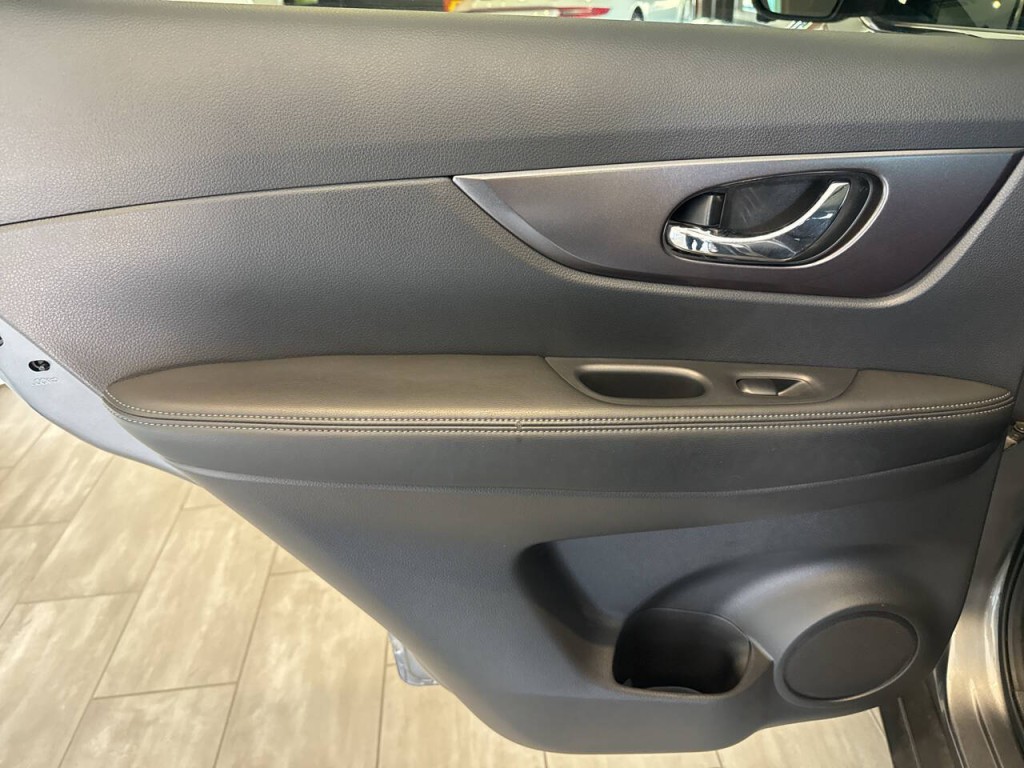 2015 Nissan Rogue Image 30