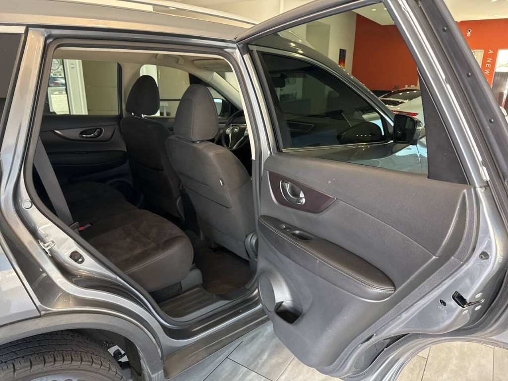 2015 Nissan Rogue Image 36