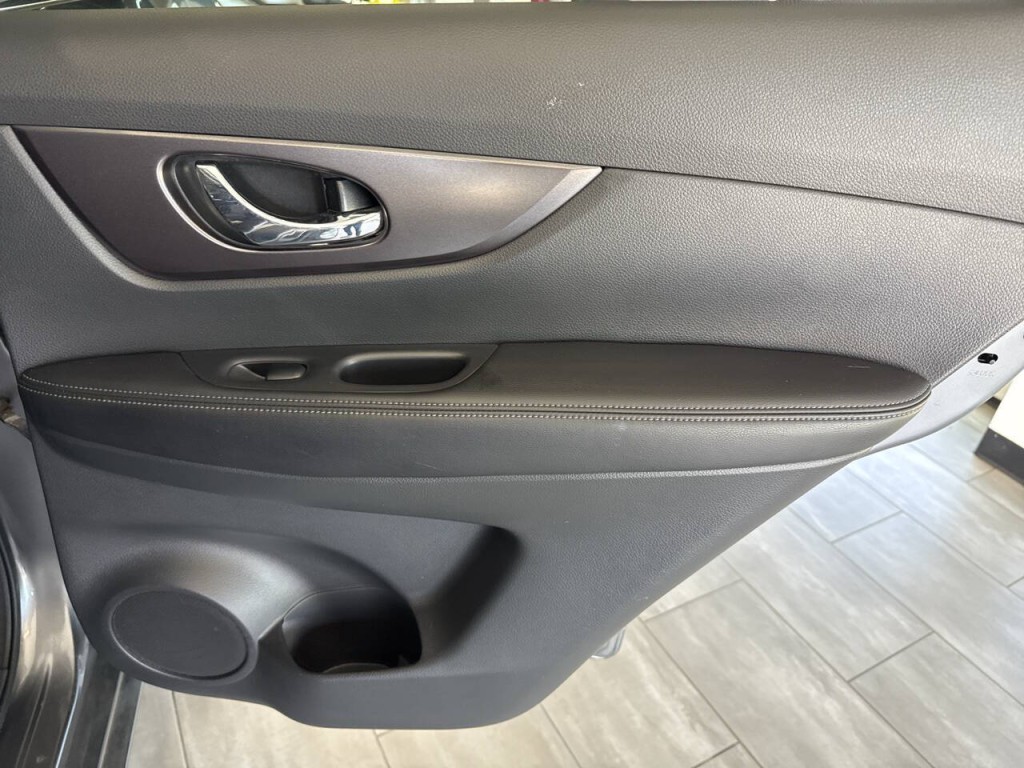 2015 Nissan Rogue Image 37