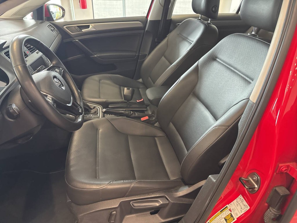 2017 Volkswagen Golf Image 17