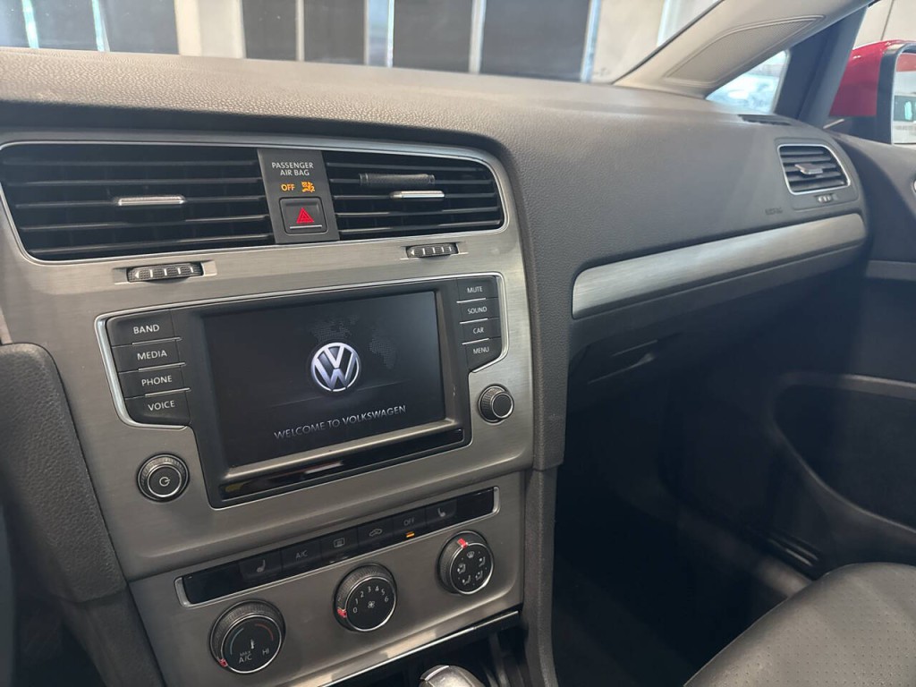 2017 Volkswagen Golf Image 23