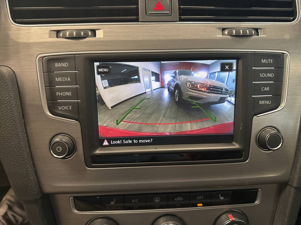 2017 Volkswagen Golf Image 25