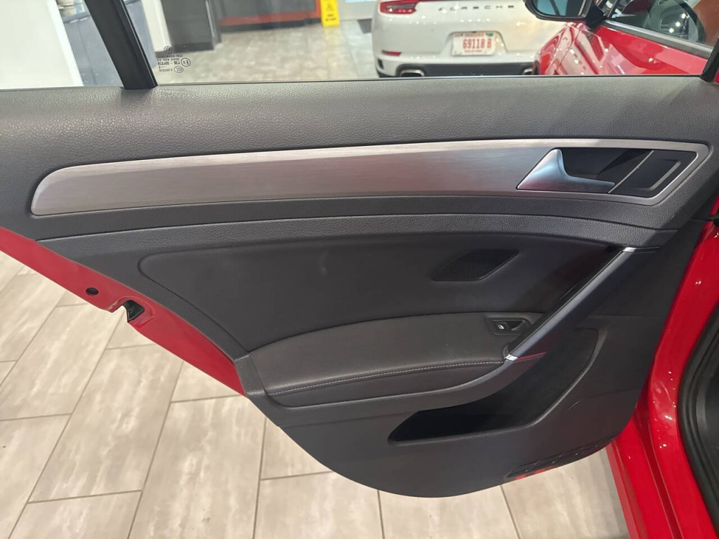 2017 Volkswagen Golf Image 28
