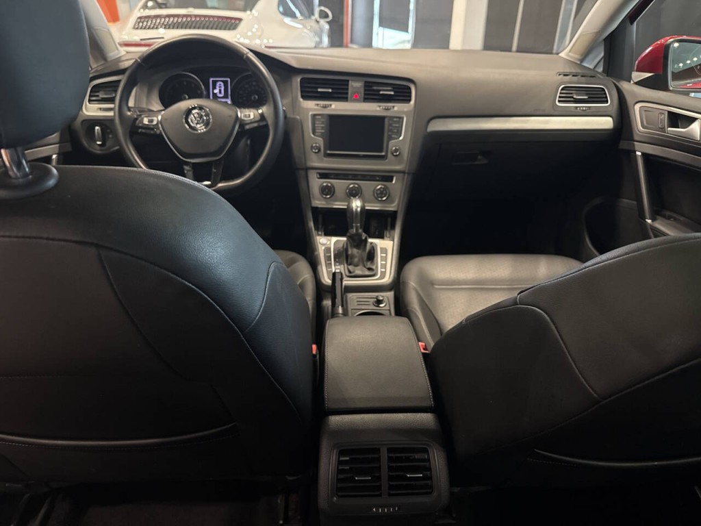 2017 Volkswagen Golf Image 30