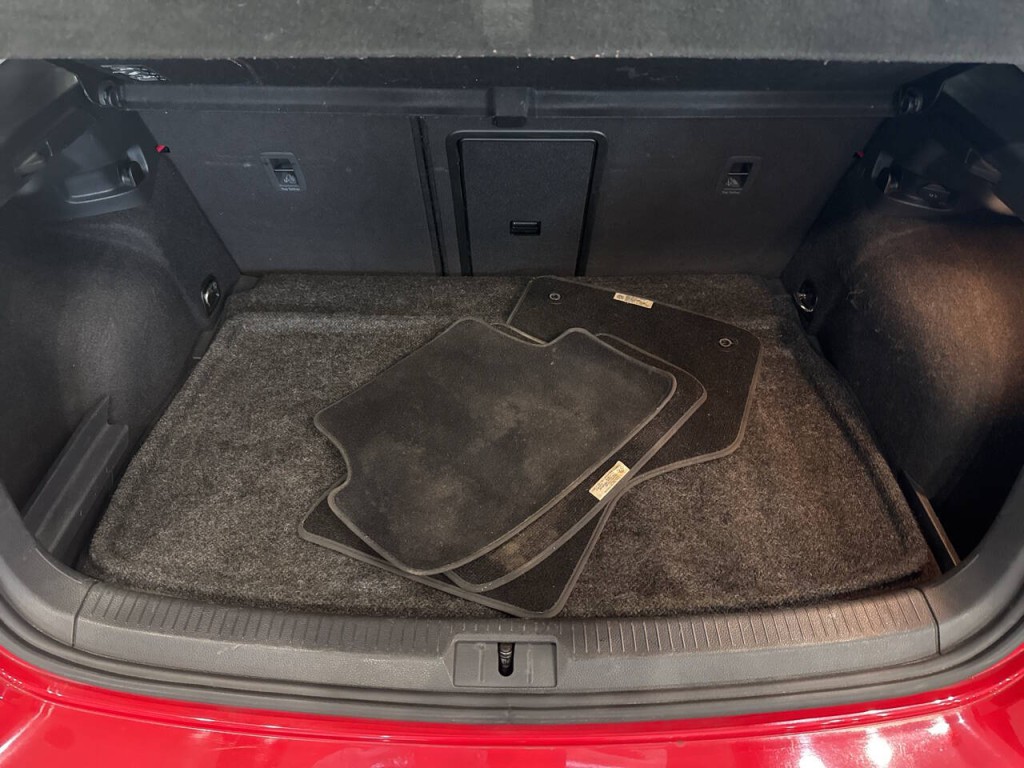 2017 Volkswagen Golf Image 32