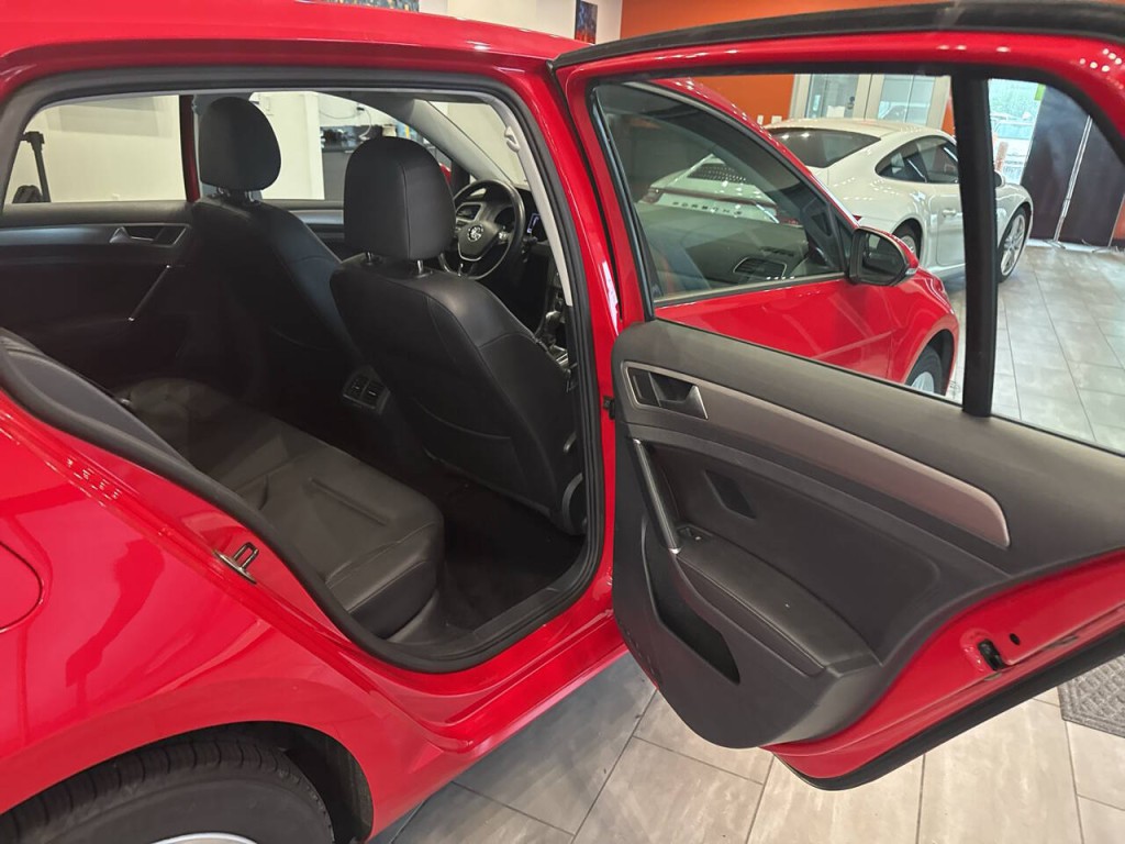 2017 Volkswagen Golf Image 33