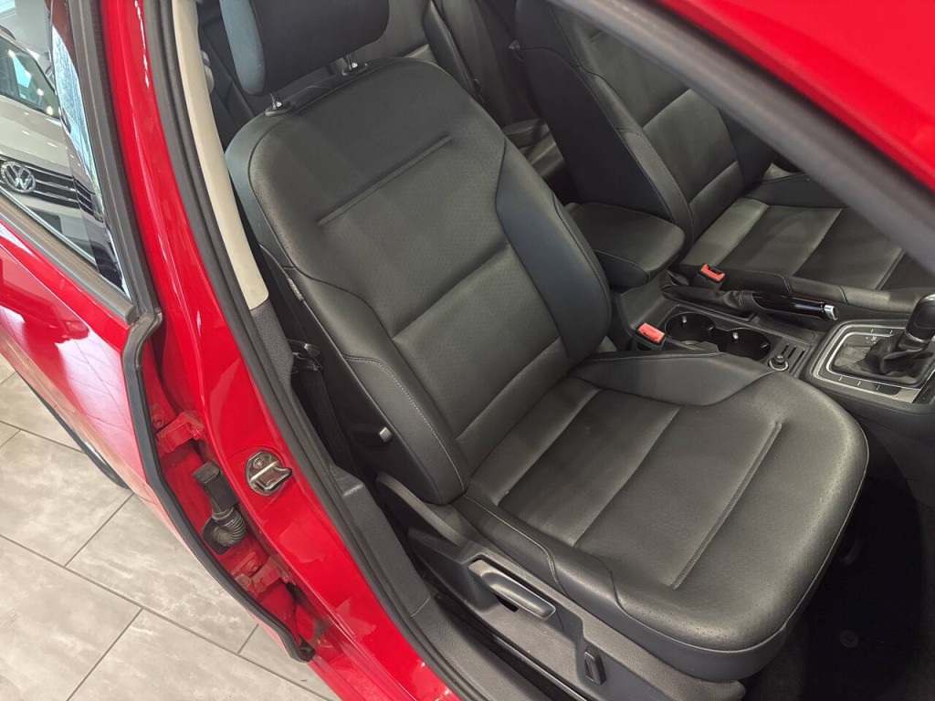 2017 Volkswagen Golf Image 38