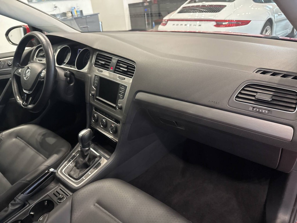 2017 Volkswagen Golf Image 39