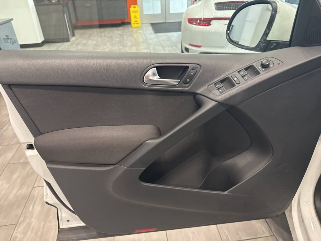 2017 Volkswagen Tiguan Image 14