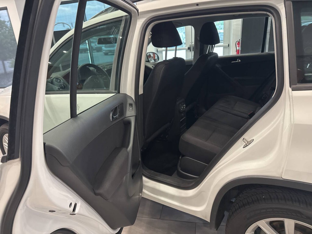 2017 Volkswagen Tiguan Image 25