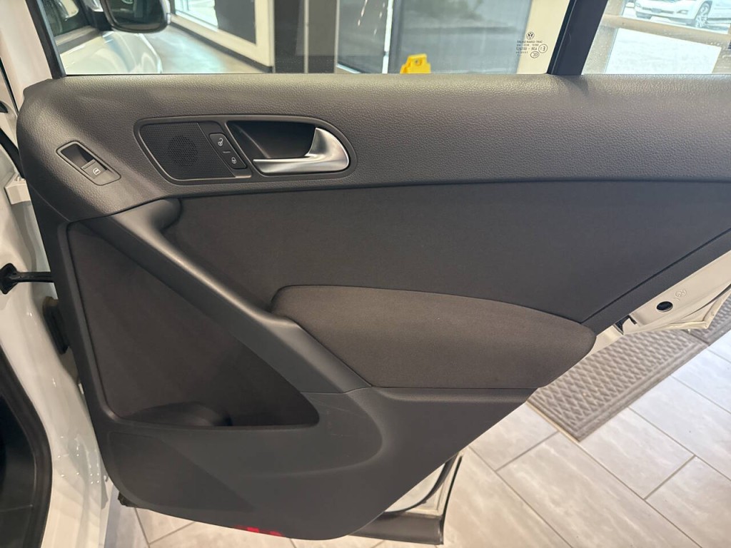 2017 Volkswagen Tiguan Image 34