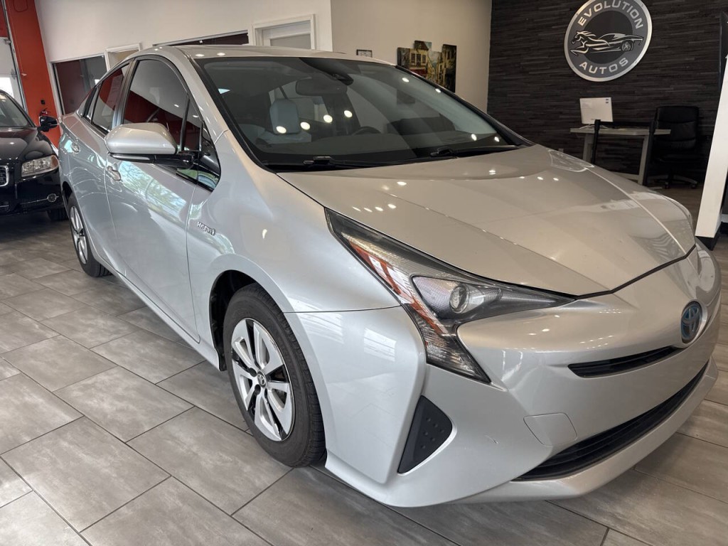 2016 Toyota Prius Image 2