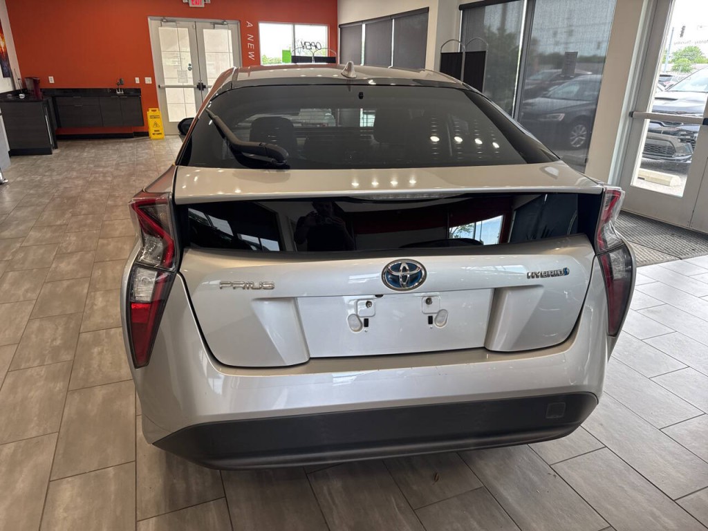 2016 Toyota Prius Image 10