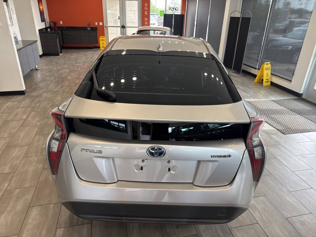 2016 Toyota Prius Image 11