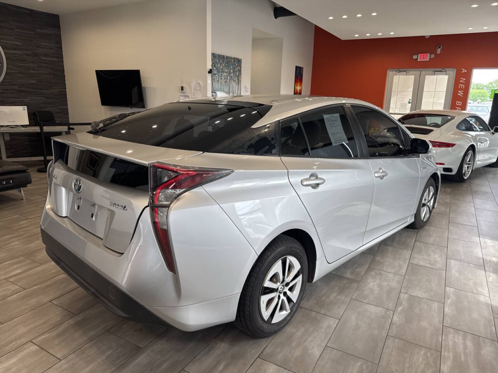 2016 Toyota Prius Image 12