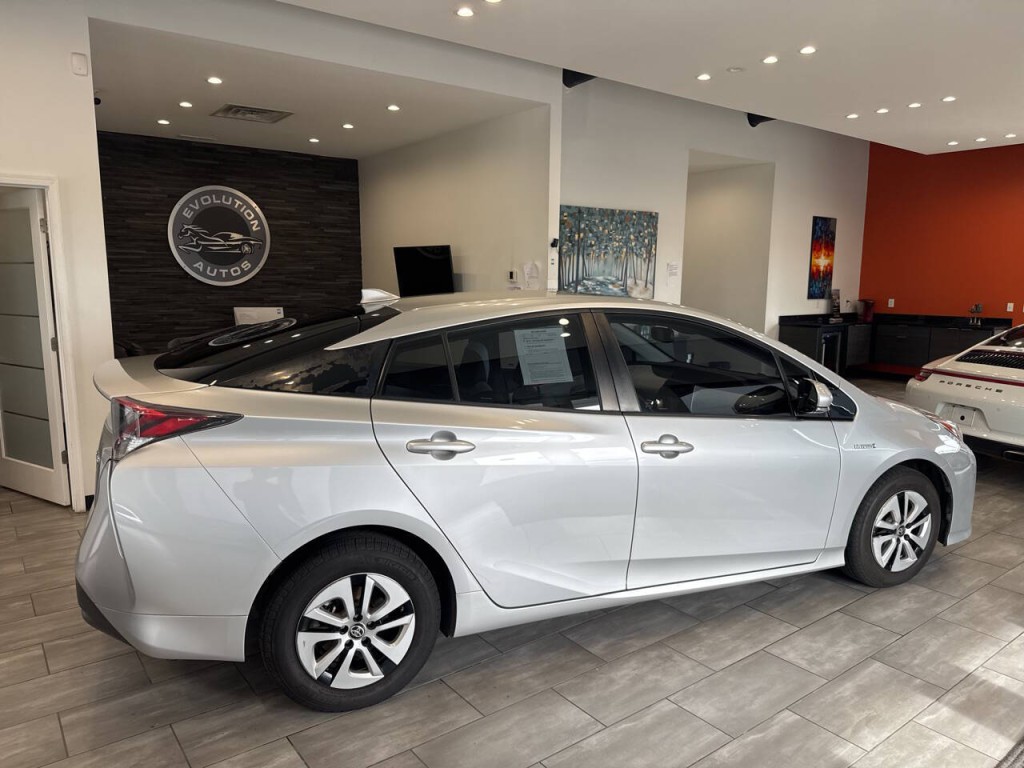 2016 Toyota Prius Image 13