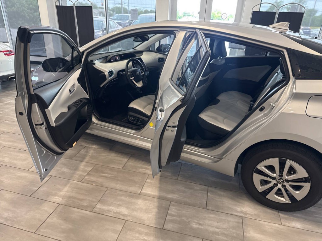 2016 Toyota Prius Image 20