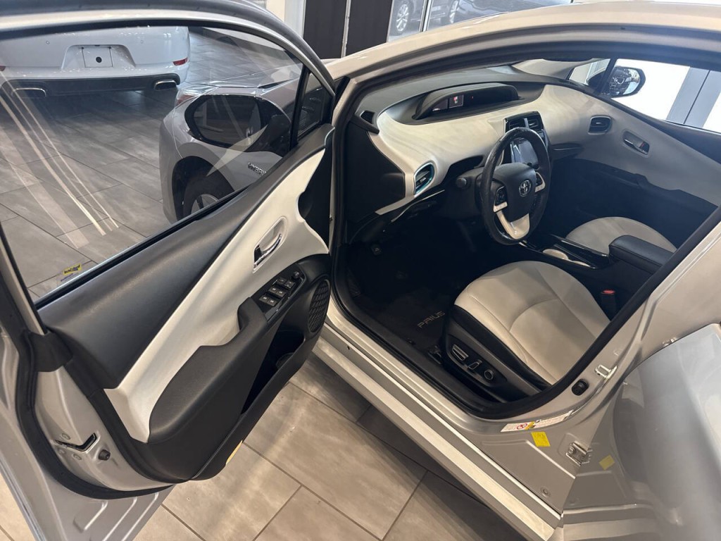 2016 Toyota Prius Image 21