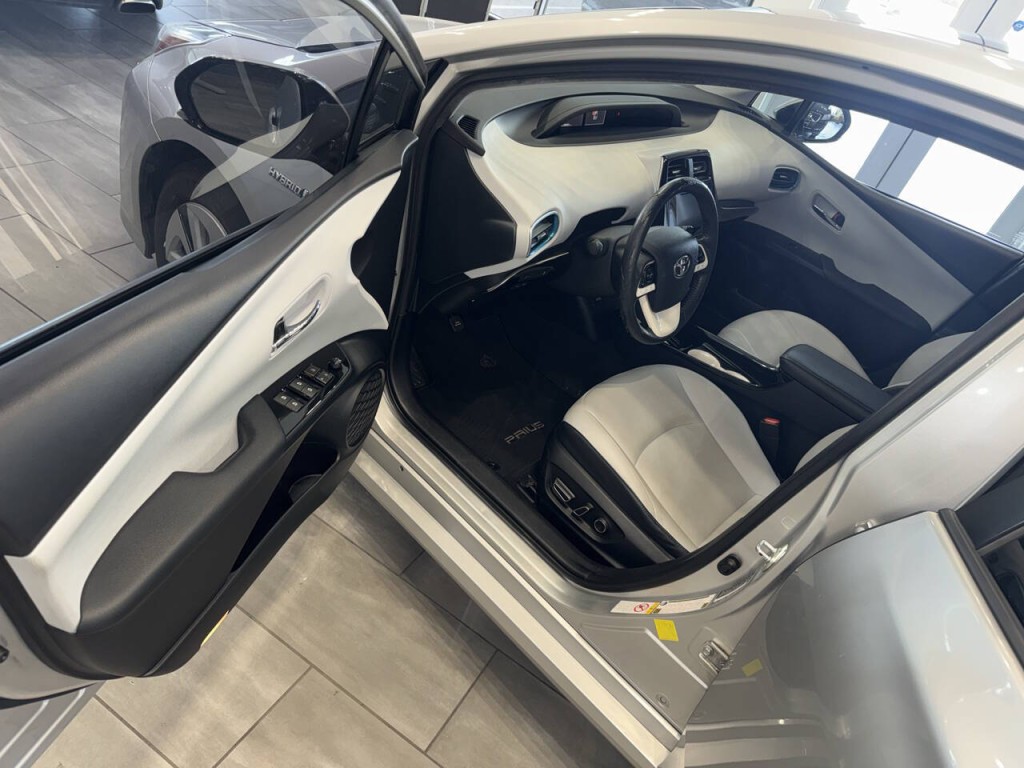 2016 Toyota Prius Image 22