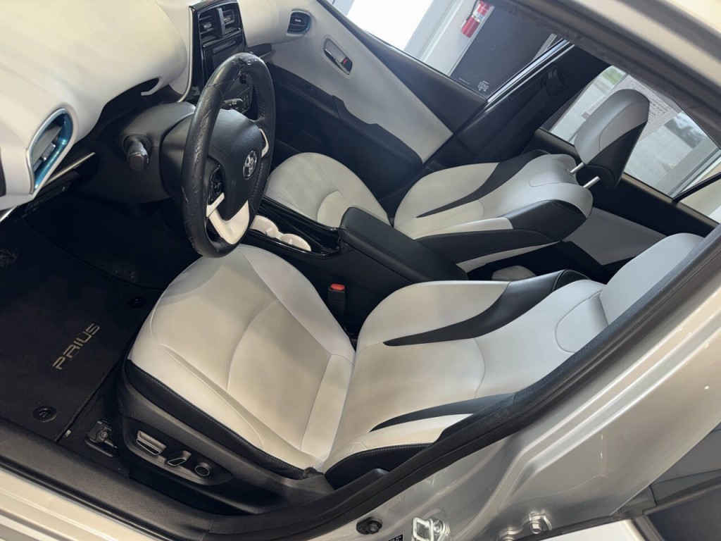 2016 Toyota Prius Image 23