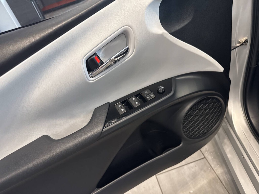 2016 Toyota Prius Image 27