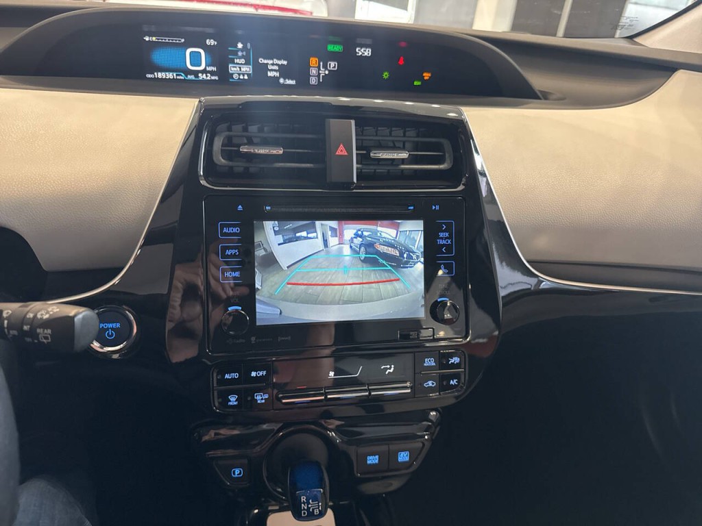 2016 Toyota Prius Image 32