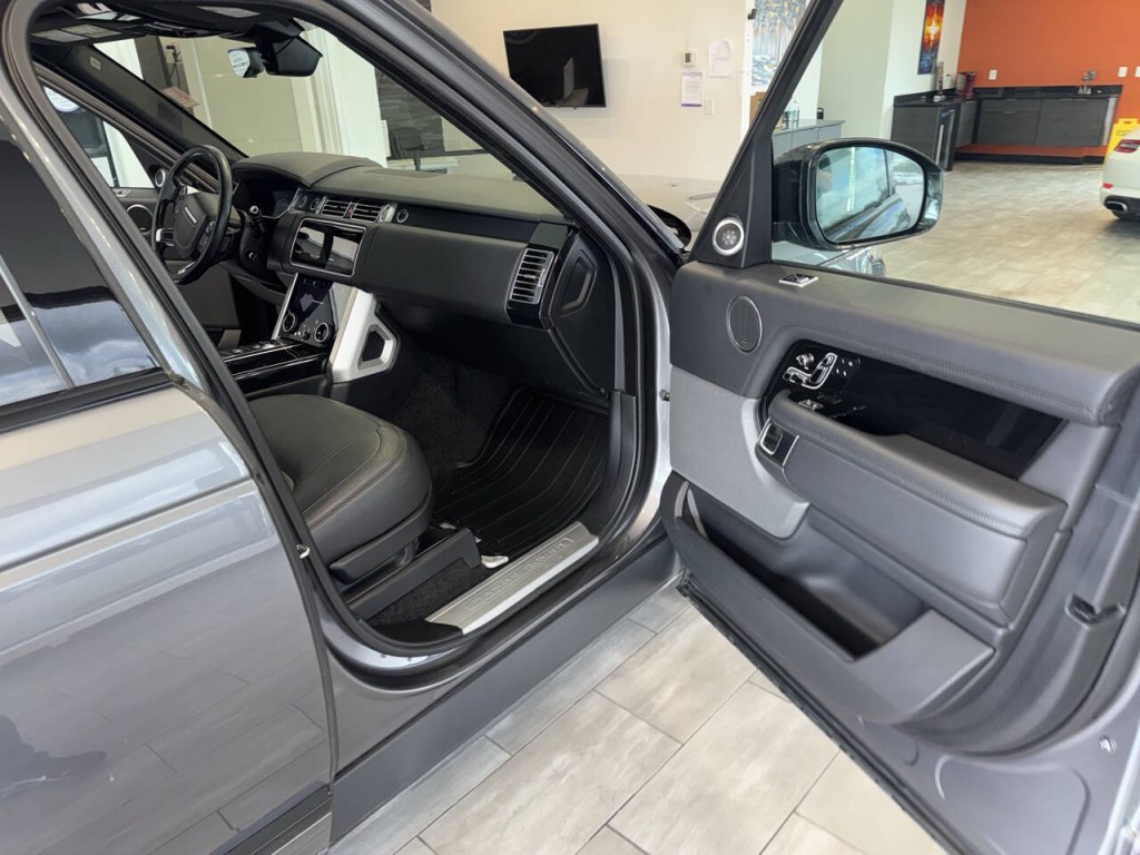 2019 Land Rover Range Rover Image 32