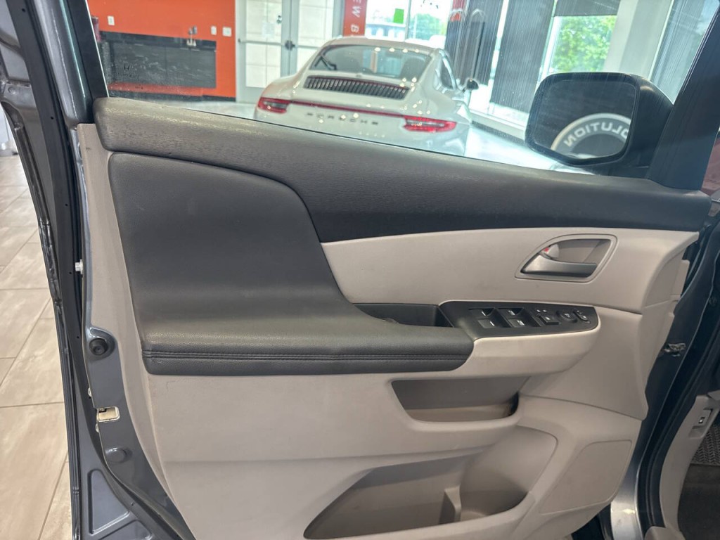 2013 Honda Odyssey Image 17